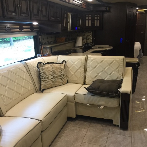 Used-2016-Winnebago-Ellipse-Itasca-42QD-Jackson-MS